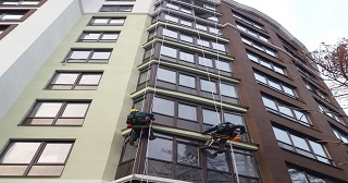 Установка крыши на балкон Большой Камень цена от 1042 руб. м/2.